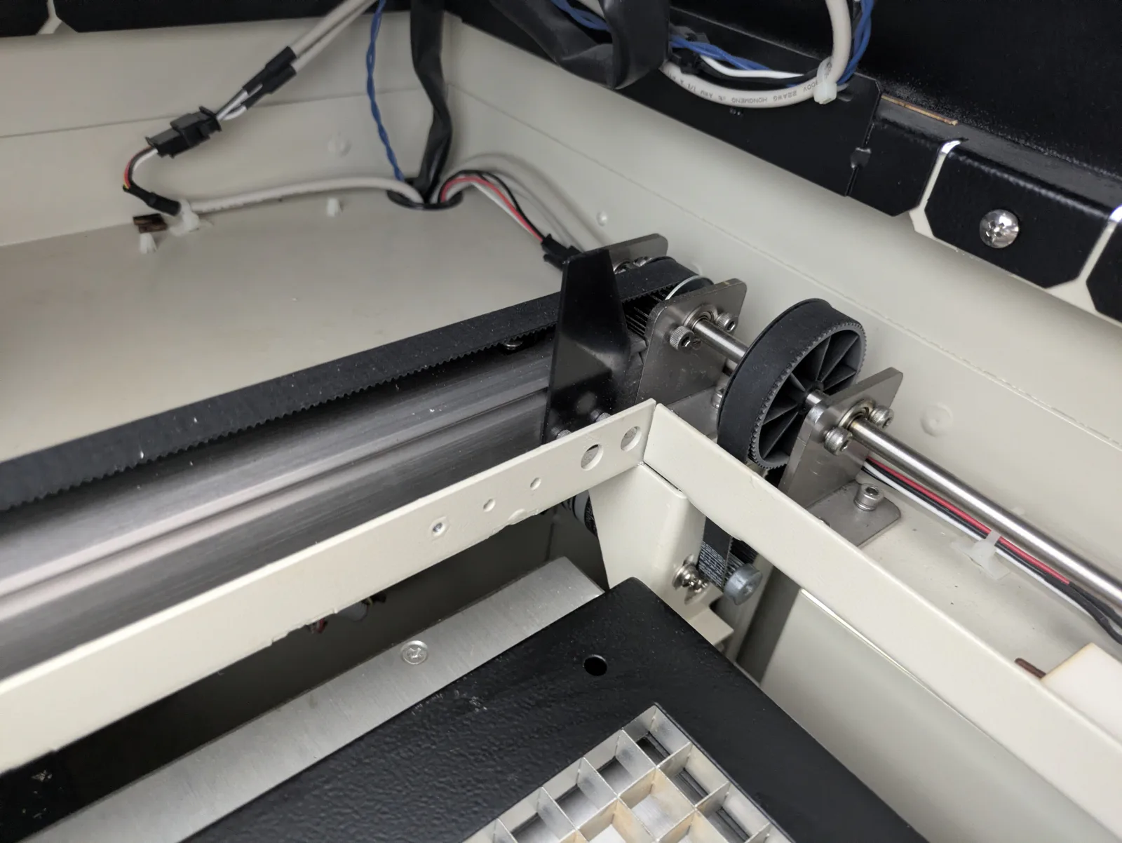 GCC X252 Y-axis flag and motion assembly